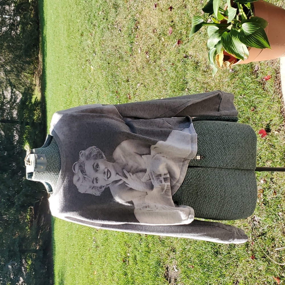 Marilyn Monroe cropped long sleeve sweatshirt